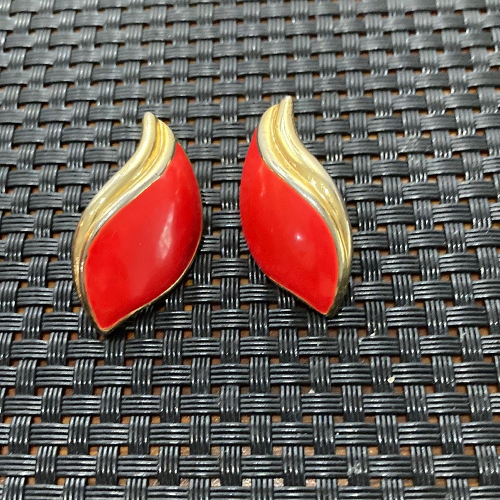 Vintage earrings (1970s/1980s) with red lacquer